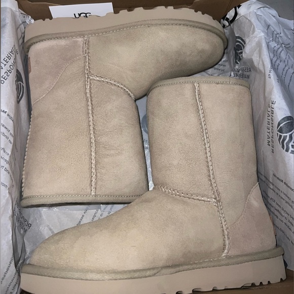 UGG Shoes - UGG CLASSIC SHORT II